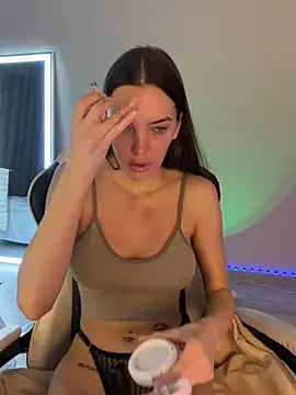 julia fly online show from March 3, 2026, 8:10 am