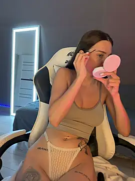 julia fly online show from June 22, 2026, 9:17 am