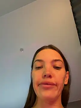 julia fly online show from July 7, 2026, 7:09 am