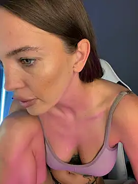 julia fly online show from June 28, 2026, 9:15 am