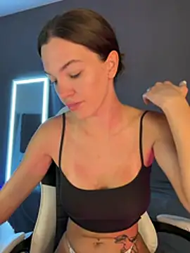 julia fly online show from July 5, 2026, 6:53 am