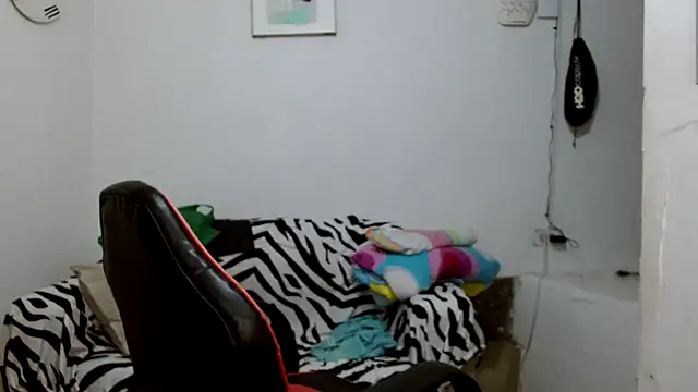 angelamarie1 online show from April 7, 2026, 10:50 am