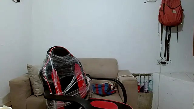 angelamarie1 online show from December 16, 2025, 10:41 am