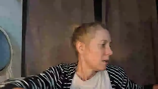 Snapshot of Lola_Belgium chatting on June 29, 2026, 4:50 pm Lola Belgium online show from June 29, 2026, 4:50 pm