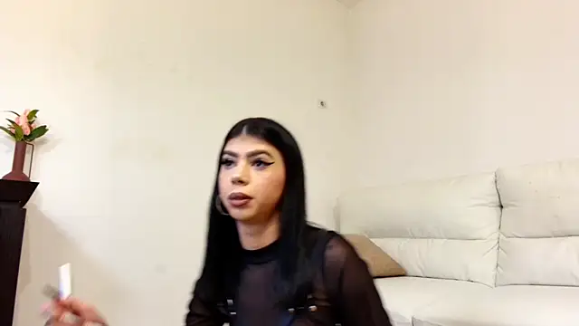 Sierra Halle online show from October 14, 2025, 8:09 pm