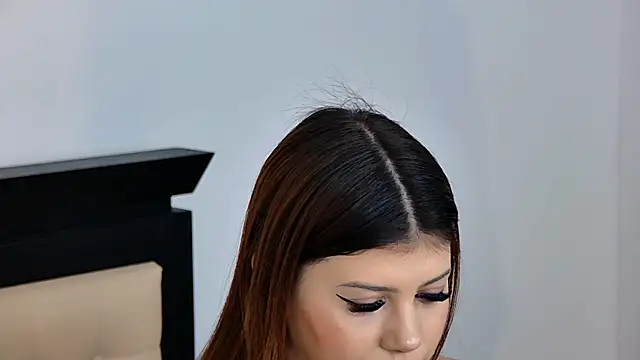 Sierra Halle online show from March 11, 2025, 2:21 am