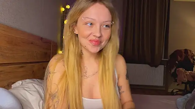 kiki nikki online show from November 9, 2025, 6:12 pm