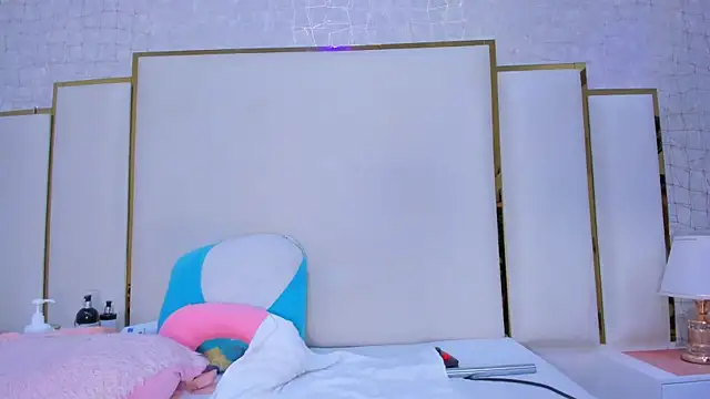 paola rodriguez online show from November 26, 2025, 12:05 pm