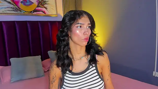 LauraAristizabal online show from April 10, 2026, 12:01 pm