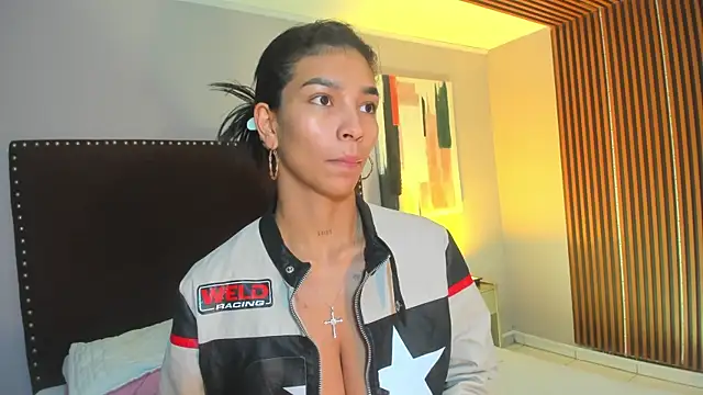 Snapshot of LauraAristizabal chatting on February 19, 2026, 12:13 pm LauraAristizabal online show from February 19, 2026, 12:13 pm