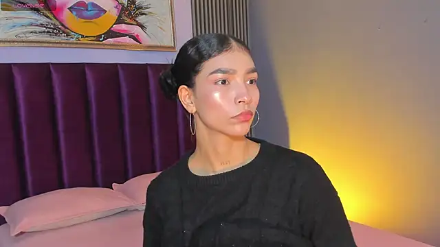 LauraAristizabal online show from May 15, 2026, 11:41 am