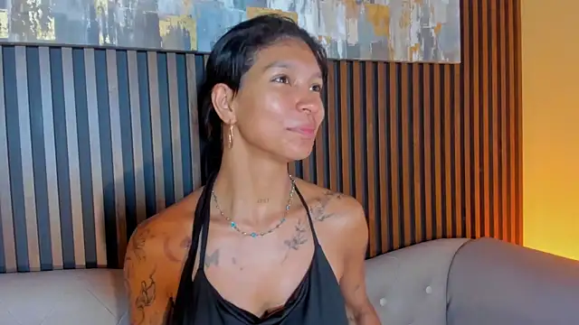 Snapshot of LauraAristizabal chatting on February 4, 2026, 12:55 pm LauraAristizabal online show from February 4, 2026, 12:55 pm