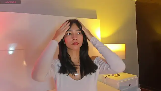 Snapshot of LauraAristizabal chatting on February 22, 2026, 1:02 pm LauraAristizabal online show from February 22, 2026, 1:02 pm