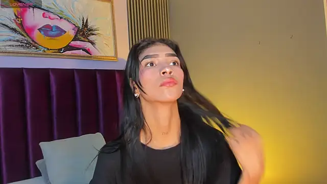 LauraAristizabal online show from May 29, 2026, 12:00 pm