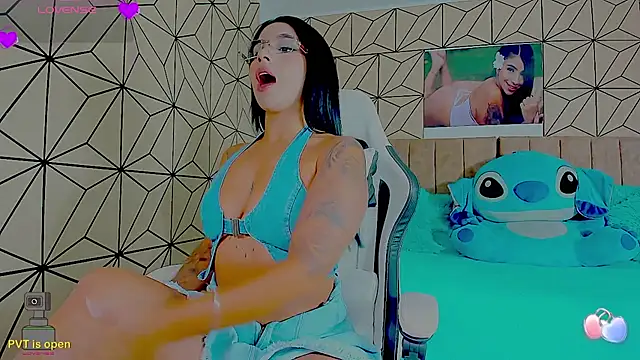 vane lopez  online show from March 18, 2026, 7:59 pm