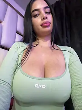 perla kem  online show from February 5, 2026, 2:51 am