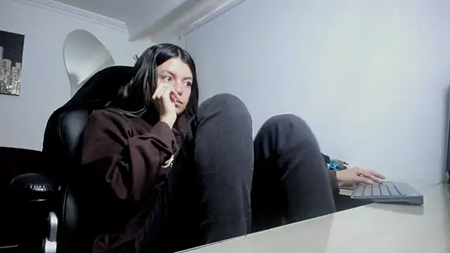 Meghan320 online show from October 28, 2025, 11:31 am