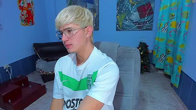 patrik 027 online show from December 15, 2025, 6:47 pm