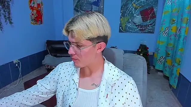 patrik 027 online show from December 5, 2025, 6:17 pm