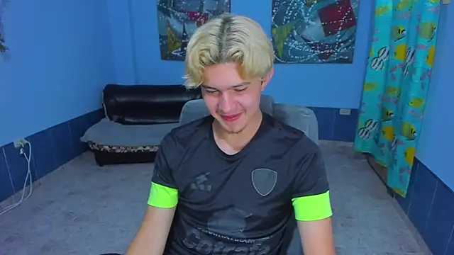 patrik 027 online show from November 3, 2025, 8:01 pm