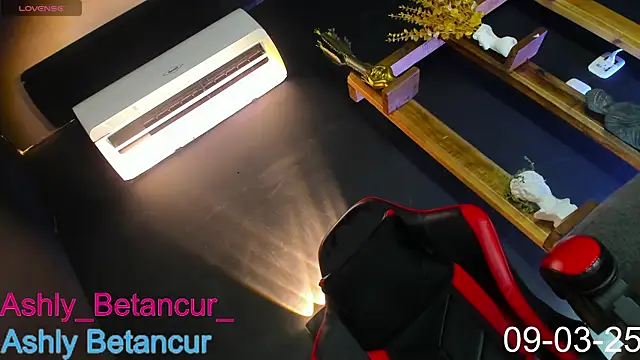 AshlyBetancurX online show from March 9, 2025, 11:25 am