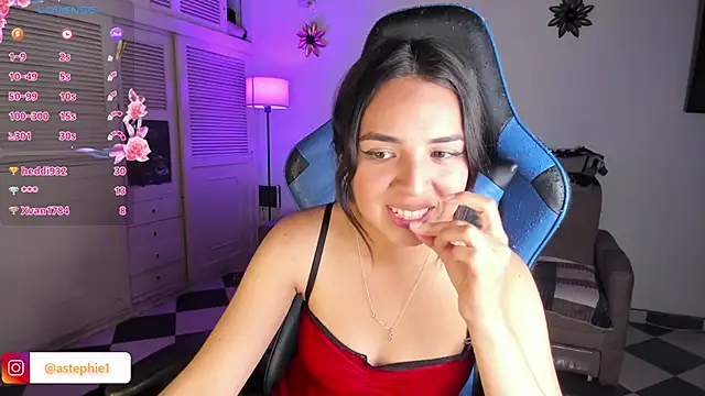 Snapshot of Miss_Nicole chatting on January 11, 2025, 4:27 am Miss Nicole online show from January 11, 2025, 4:27 am