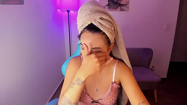 Miss Nicole online show from April 25, 2026, 1:52 am