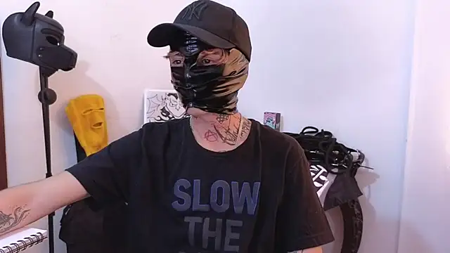 AcidMilo online show from February 7, 2025, 9:04 pm