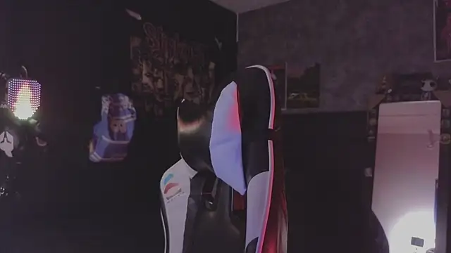 AcidMilo online show from March 10, 2026, 11:20 pm