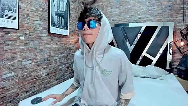 AcidMilo online show from December 16, 2024, 3:54 pm