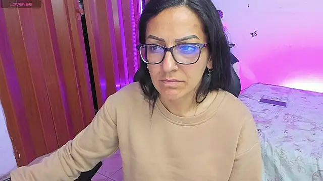 alma blue online show from November 12, 2025, 10:35 pm