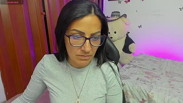 alma blue online show from November 4, 2025, 11:08 pm