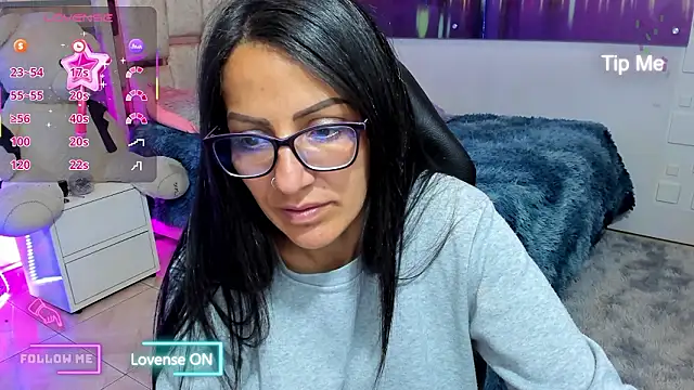 Snapshot of alma_blue chatting on February 17, 2026, 10:40 pm alma blue online show from February 17, 2026, 10:40 pm