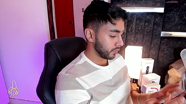 ItsMeEros online show from March 7, 2025, 10:21 pm