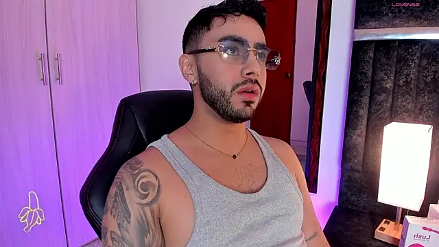 ItsMeEros online show from March 5, 2025, 10:43 pm