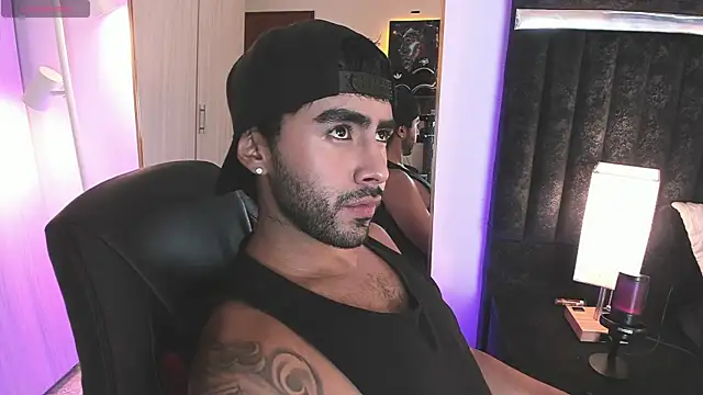 ItsMeEros online show from April 19, 2026, 9:06 pm