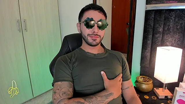 ItsMeEros online show from March 14, 2025, 10:27 pm