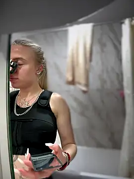 pinkstar  online show from October 5, 2025, 7:43 am