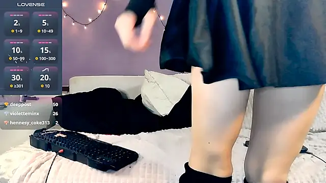 Littlepinkcat online show from February 22, 2025, 8:09 pm