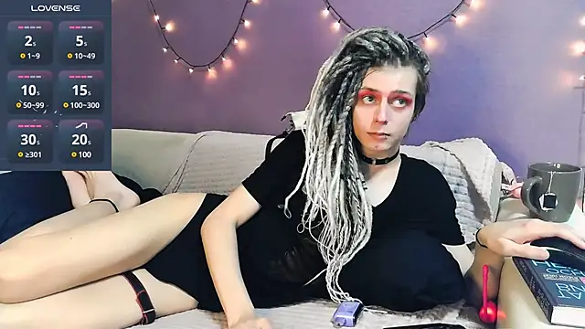 Littlepinkcat online show from March 16, 2025, 3:28 pm