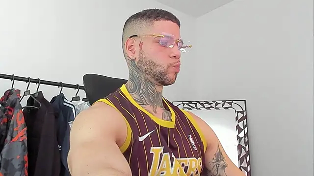  jamesleandros1 online show from October 30, 2025, 4:26 pm