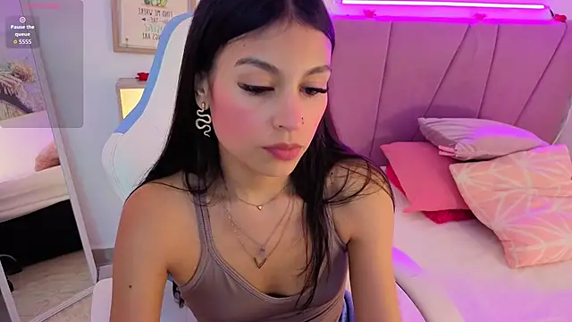 PIA STONE online show from October 16, 2025, 8:17 pm