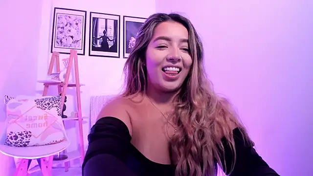 sofihill01 online show from April 21, 2026, 1:42 am