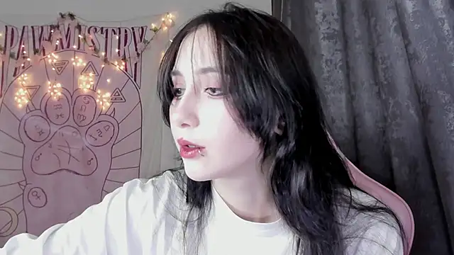 Holy420lolii online show from October 25, 2025, 6:41 pm