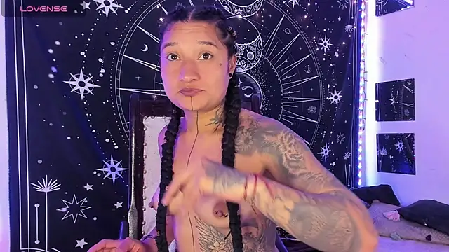 Eva Lee  online show from October 8, 2025, 7:43 am