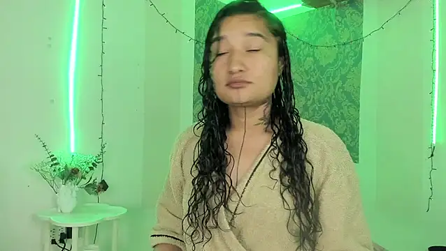 Eva Lee  online show from May 15, 2026, 10:57 am
