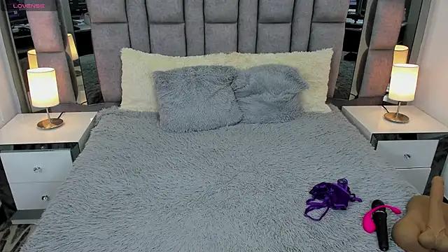 EMMAHILL1 online show from March 1, 2025, 6:11 pm