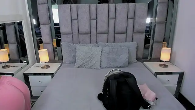 EMMAHILL1 online show from October 2, 2025, 7:17 pm