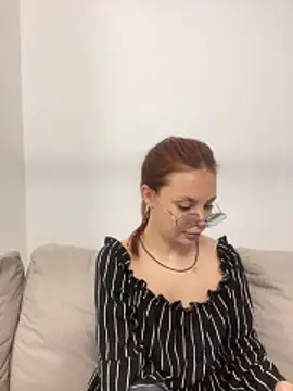 lovebellagrey online show from February 11, 2026, 3:56 pm