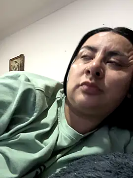 Abril Luv online show from November 7, 2025, 1:43 am